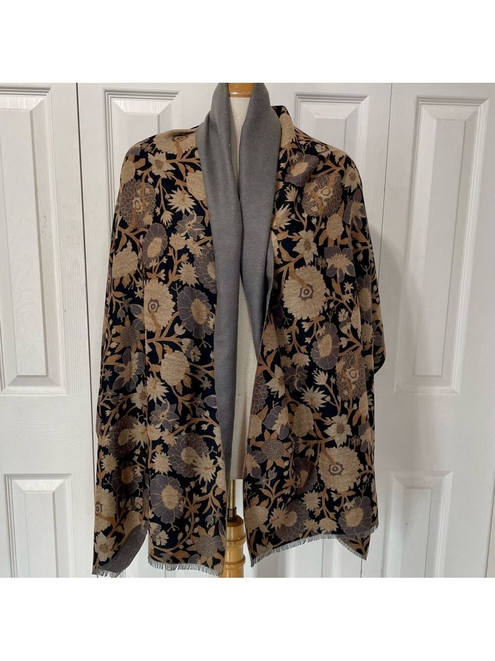 Rockflowerpaper Women's Scarf - Elegant Black